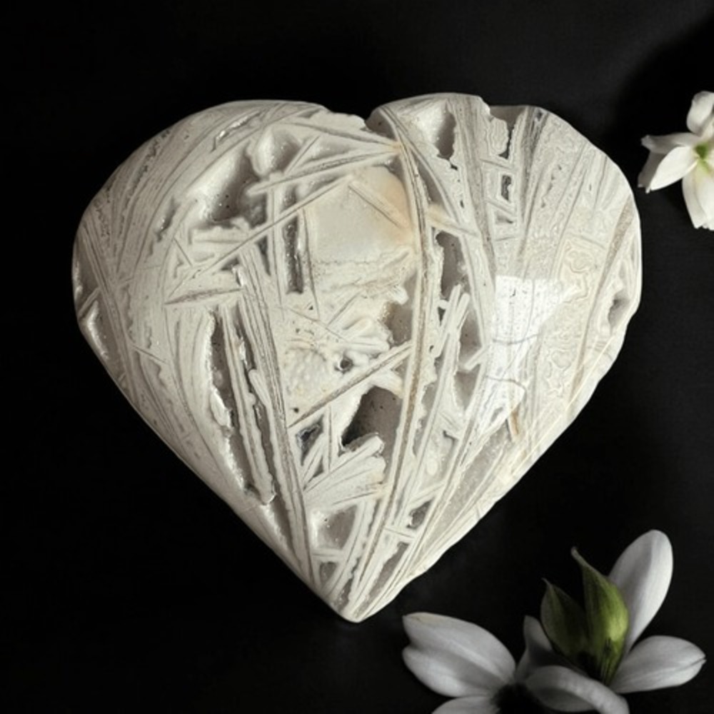 Mexican White Lace Agate Druzy Heart Carving‎